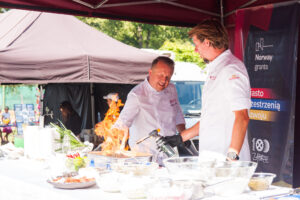 Karol Okrasa podczas pikniku w Kończycach